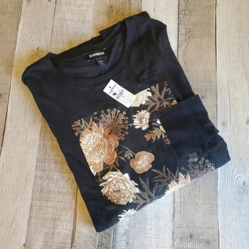 EXPRESS | NWT Black Shaded Floral Graphic Pocket T-Shirt sz S - Picture 3 of 10